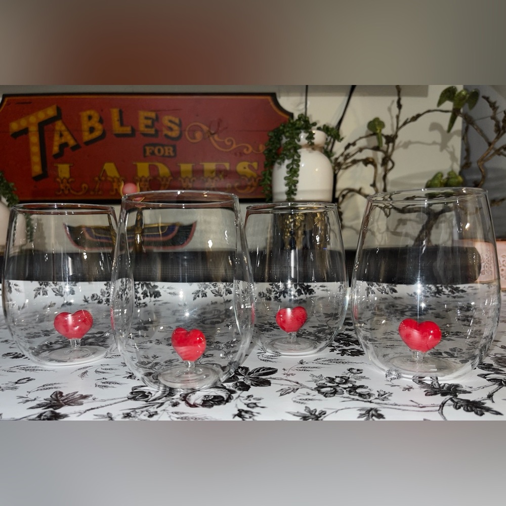 Target Hand Blown Red Heart Stemless Wine Glasses 18.5oz         Set of 4